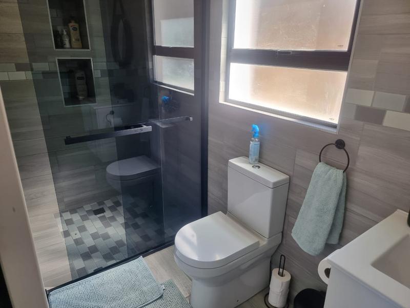 To Let 6 Bedroom Property for Rent in Outeniqua Strand Western Cape